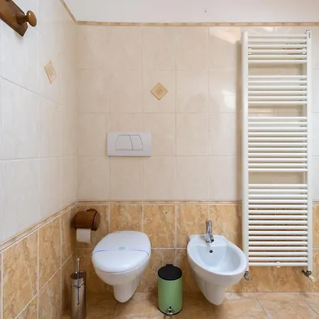 아파트 Jolly Private With Bathroom